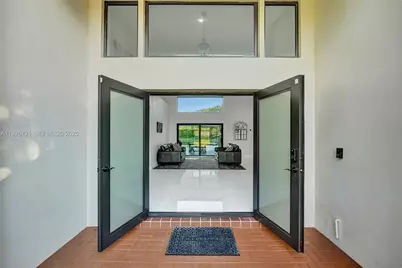 3071 Perriwinkle Cir, Davie, FL 33328 - Photo 9