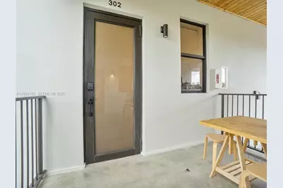 1053 NW 29th St, Miami, FL 33127 - Photo 21