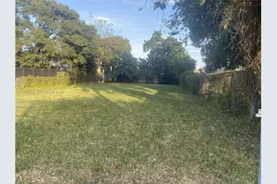 209 NW 17th Pl, Miami, FL 33125 - Photo 1