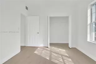 963 SW 6th St, Miami, FL 33130 - Photo 23