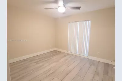 19066 Bobolink Dr, Hialeah, FL 33015 - Photo 9