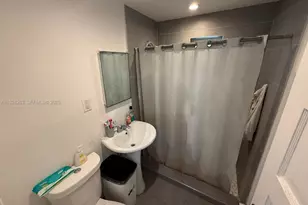 1299 NE 40th Ct, Oakland Park, FL 33334 - Photo 5