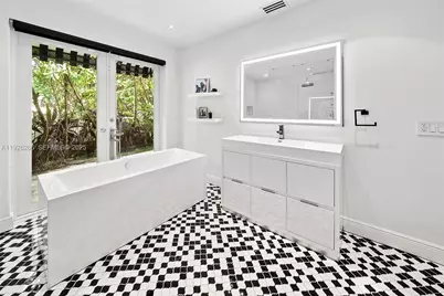 2729 N Bay Rd, Miami Beach, FL 33140 - Photo 27