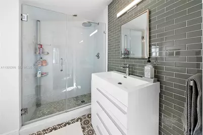 2729 N Bay Rd, Miami Beach, FL 33140 - Photo 33