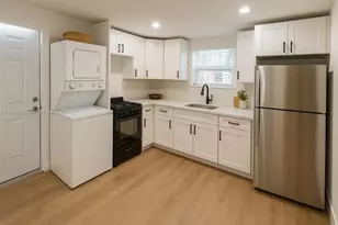 817 Tyler St, Hollywood, FL 33019 - Photo 3