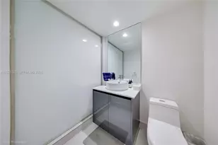 31 SE 6th St, Miami, FL 33131 - Photo 13