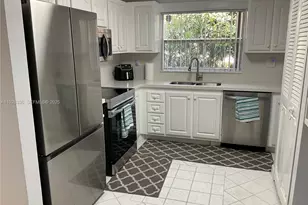 9201 Sunrise Lakes Blvd, Sunrise, FL 33322 - Photo 9