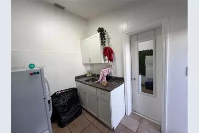 200 W 53rd Ter #B, Hialeah, FL 33012 - Photo 3