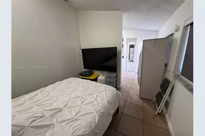 200 W 53rd Ter #B, Hialeah, FL 33012 - Photo 5