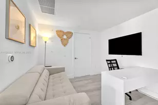 121 NE 34th St, Miami, FL 33137 - Photo 13