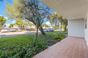 9371 Fontainebleau Blvd, Miami, FL 33172 - Photo 23