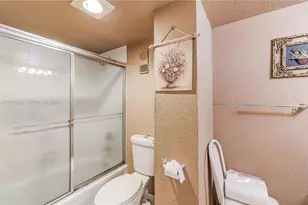1100 St Charles Pl, Pembroke Pines, FL 33026 - Photo 19