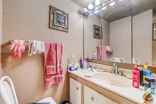 1100 St Charles Pl, Pembroke Pines, FL 33026 - Photo 25
