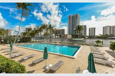 800 Parkview Dr #701, Hallandale Beach, FL 33009 - Photo 3