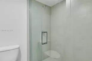 555 NE 34th St, Miami, FL 33137 - Photo 23