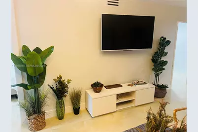 5225 Collins Ave #914, Miami Beach, FL 33140 - Photo 3