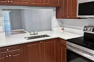 10313 NW 8th St, Pembroke Pines, FL 33026 - Photo 3