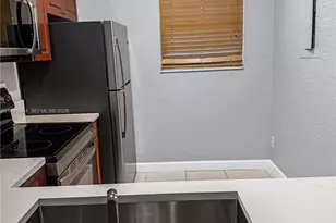 10313 NW 8th St, Pembroke Pines, FL 33026 - Photo 5