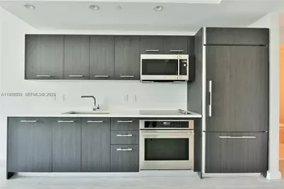 45 SW 9th St #2209, Miami, FL 33130 - Photo 3