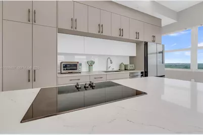 18011 Biscayne Blvd #PH04, Aventura, FL 33160 - Photo 9