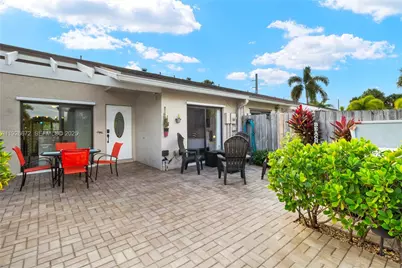 1056 E Lakes Dr, Deerfield Beach, FL 33064 - Photo 27