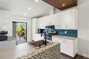 1056 E Lakes Dr, Deerfield Beach, FL 33064 - Photo 5