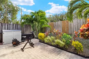 1056 E Lakes Dr, Deerfield Beach, FL 33064 - Photo 25