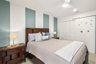 1056 E Lakes Dr, Deerfield Beach, FL 33064 - Photo 19