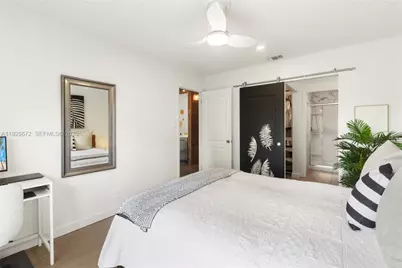 1056 E Lakes Dr, Deerfield Beach, FL 33064 - Photo 15