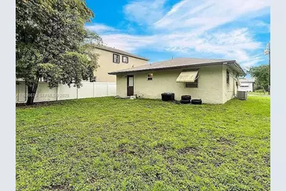121 NW 7th Ave, Dania Beach, FL 33004 - Photo 7