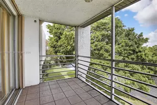 9235 Lagoon Pl, Davie, FL 33324 - Photo 27