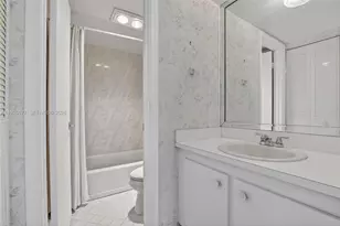 9235 Lagoon Pl, Davie, FL 33324 - Photo 21