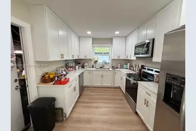 9541 Carlyle Ave #9541, Surfside, FL 33154 - Photo 5