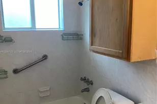 250 NE 41st St, Oakland Park, FL 33334 - Photo 11