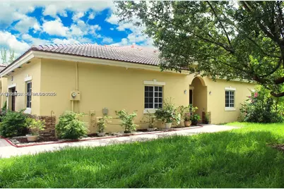 1209 NE 32nd Ave, Homestead, FL 33033 - Photo 3