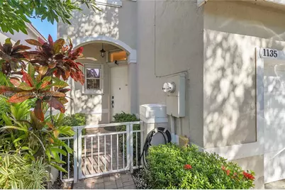 1135 Satinleaf St, Hollywood, FL 33019 - Photo 5