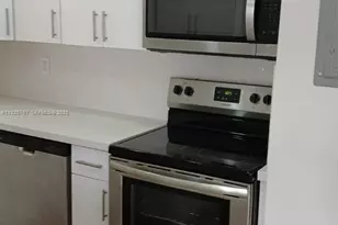 8820 Fontainebleau Blvd, Miami, FL 33172 - Photo 3