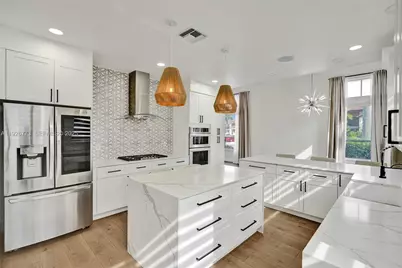 740 Cypress Pointe Dr E, Pembroke Pines, FL 33027 - Photo 9