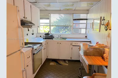 942 NE 199th St #2B, Miami, FL 33179 - Photo 9