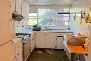 942 NE 199th St, Miami, FL 33179 - Photo 9