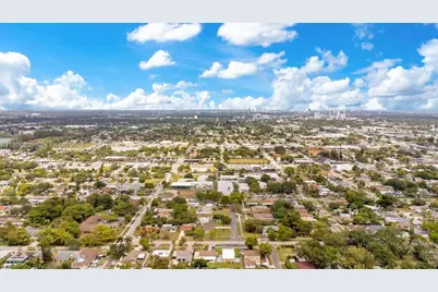 417 SW 3rd St, Hallandale Beach, FL 33009 - Photo 19