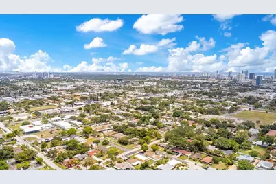 417 SW 3rd St, Hallandale Beach, FL 33009 - Photo 41