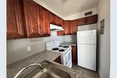 261 Hibiscus Dr #5, Miami Springs, FL 33166 - Photo 7