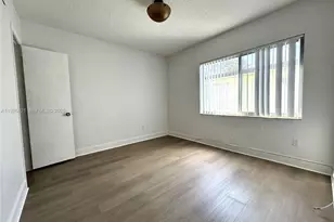 261 Hibiscus Dr, Miami Springs, FL 33166 - Photo 5