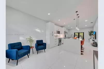 19901 NW 77th Ct, Hialeah, FL 33015 - Photo 7