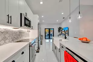 19901 NW 77th Ct, Hialeah, FL 33015 - Photo 17