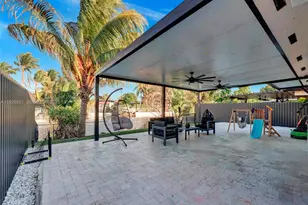 19901 NW 77th Ct, Hialeah, FL 33015 - Photo 39