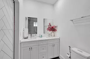 19901 NW 77th Ct, Hialeah, FL 33015 - Photo 33