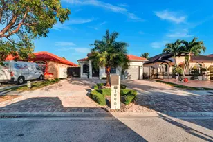 19901 NW 77th Ct, Hialeah, FL 33015 - Photo 3