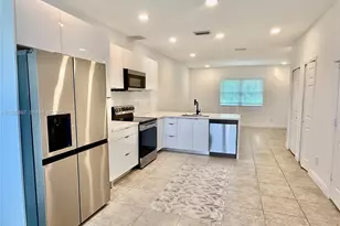 977 Northeast Trailside Run, Port Saint Lucie, FL 34983 - Photo 3